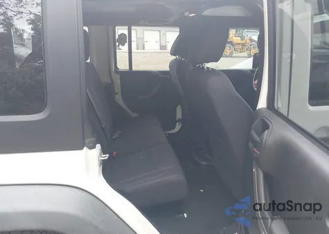 2014 Jeep Wrangler Unlimited Sport z USA, uszkodzony, nr VIN 1C4BJWDG9EL135077